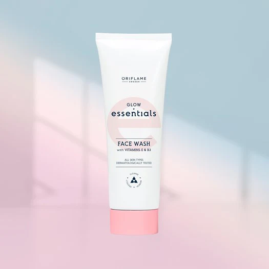 Oriflame Glow Essentials Face Wash with Vitamins E & B3 – 125 ml - Image 2