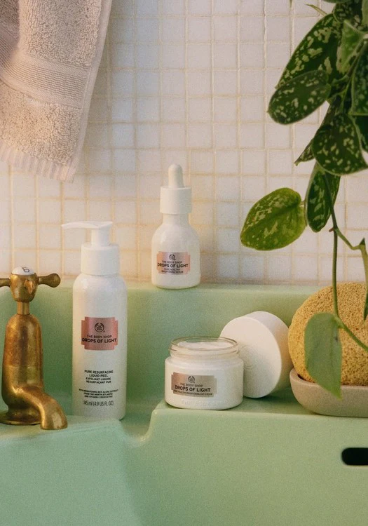 The Body Shop Drops of Light Brightening Serum - Image 2