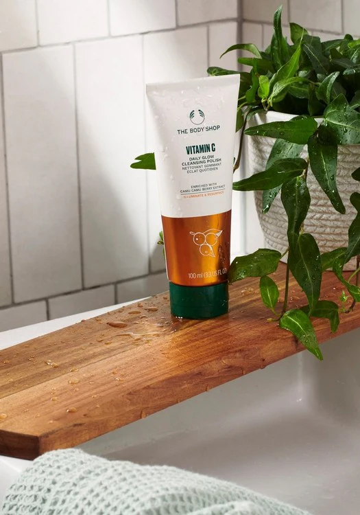 The Body Shop Vitamin C Glow Cleansing Polish – 100 ml - Image 3