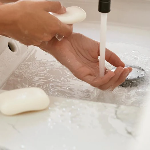 Oriflame Glow Essentials Soap Bar with Vitamins E & B3 – 75 g - Image 3